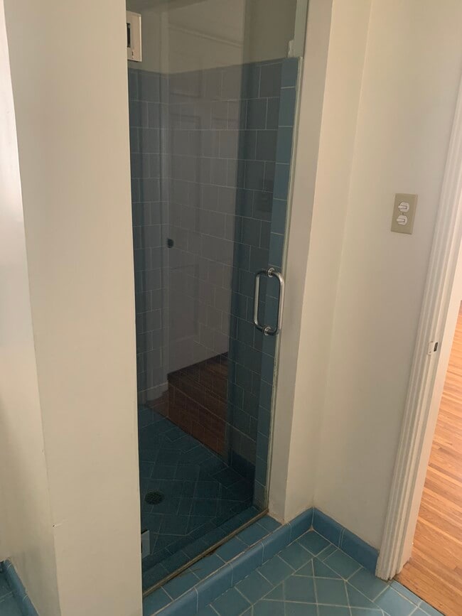 Building Photo - 1142 16th St