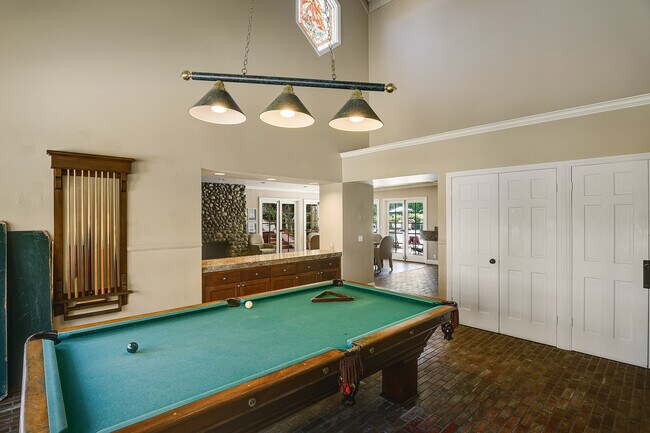Building Photo - 8840 Villa La Jolla Dr