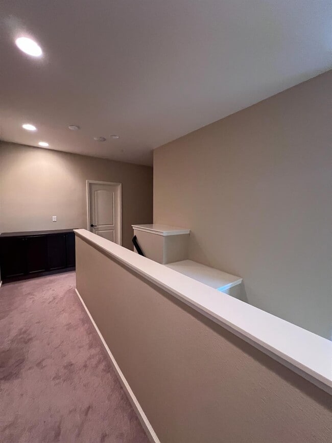 Building Photo - 2020 Makenna Dr