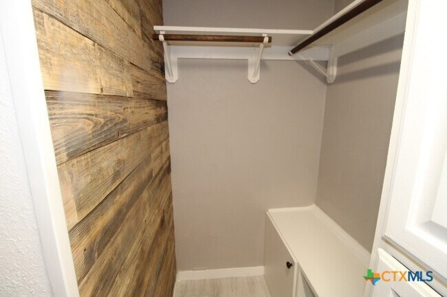 Building Photo - 2104 Brantley Ave