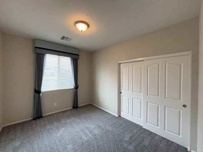 Building Photo - "Spacious 4-Bedroom Haven on Forest Meadow...