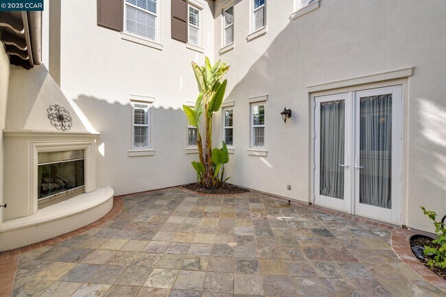 Building Photo - 2240 Britannia Dr