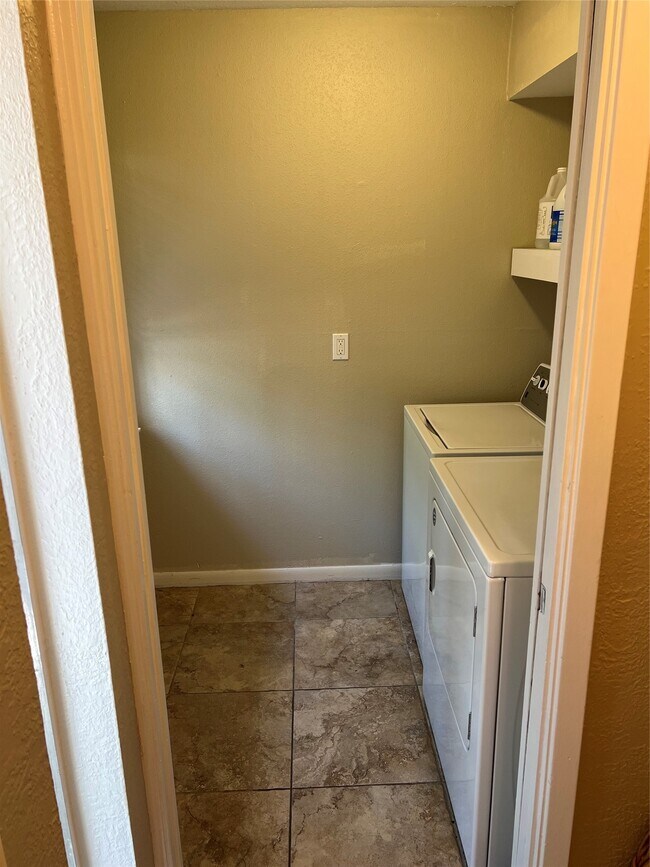 Building Photo - 2265 W Settler's Way
