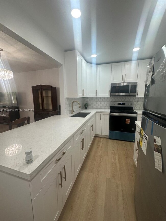 Building Photo - 9175 SW 77th Ave