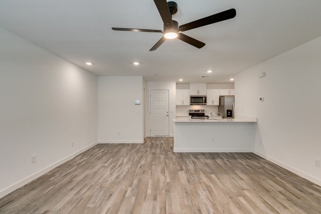 Building Photo - Beautiful New 3 Bed / 2.5 Bath Townhome 89178