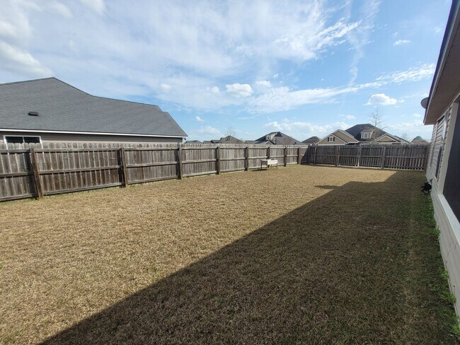 Building Photo - Exquisite Southern Living: 3BR/2BA Gem with Modern Touches, Fenced Yard, and Community Pool in Be...