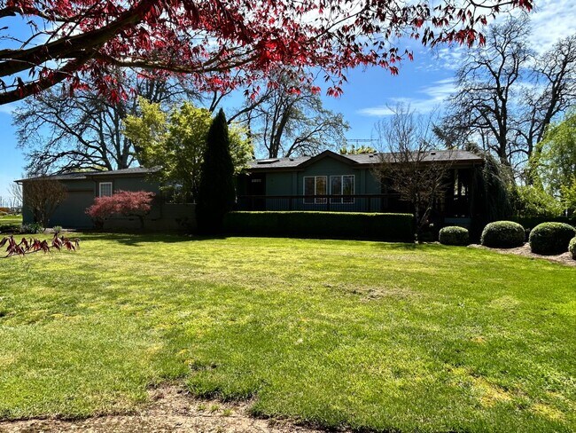 Building Photo - Large Single Family Home in Country with Office