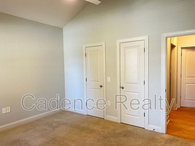 Building Photo - 814 Lambrook Dr