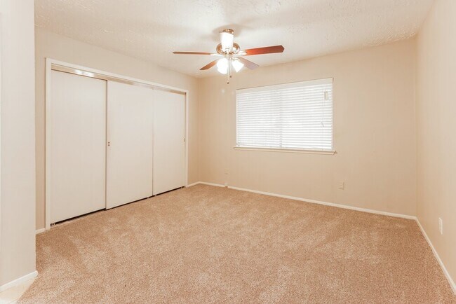 Building Photo - 21002 Ironcrest Ln