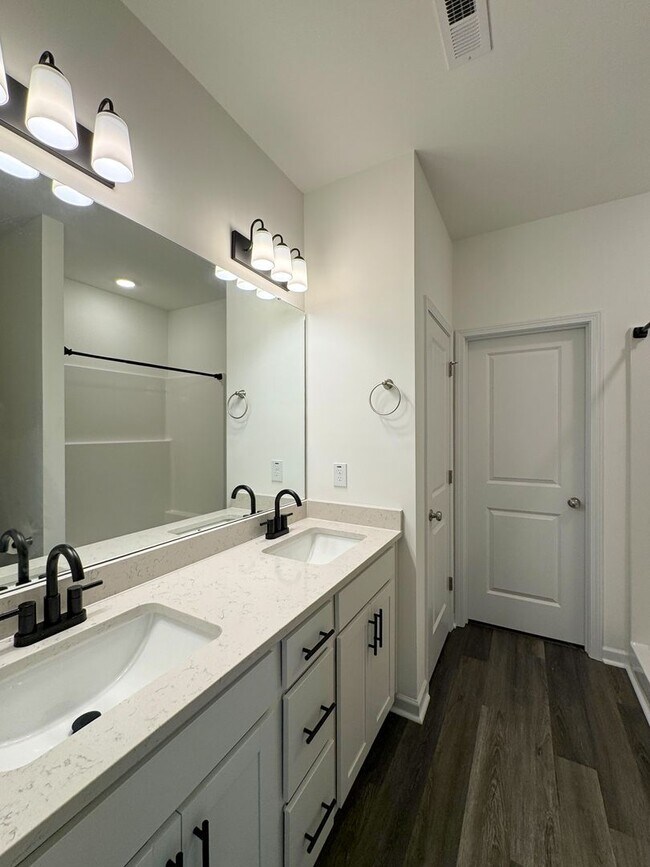 Building Photo - Beautiful 3 Bed 2 Bath Home in Raeford