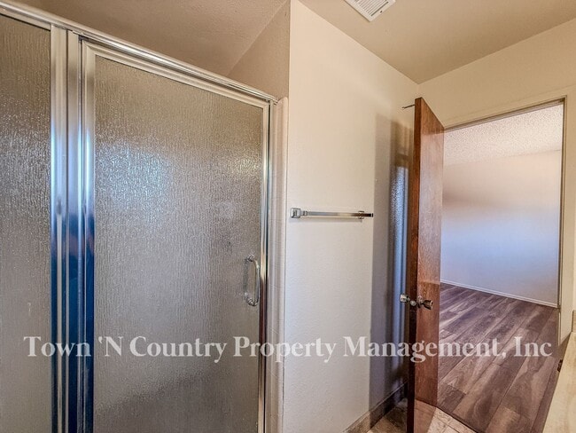 Building Photo - 732 La Mesa Dr