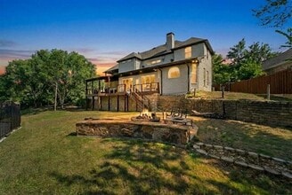 Building Photo - 621 Somerset Dr