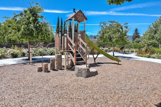 Building Photo - 33 Angra Way