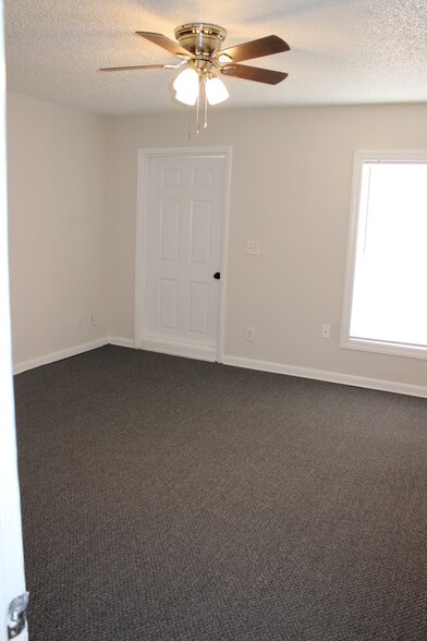 Building Photo - 5850 Cypress Gardens Blvd