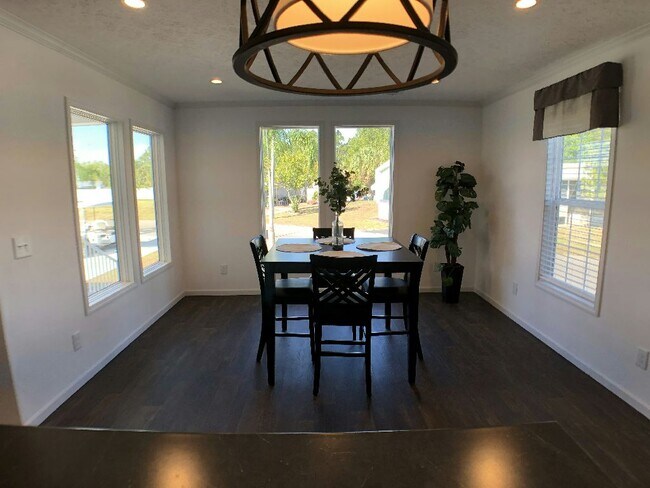 Building Photo - 346 Eland Dr