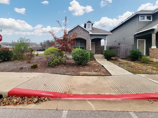 Building Photo - Nice 3/BR 2/BA – Cozy & Comfortable Living