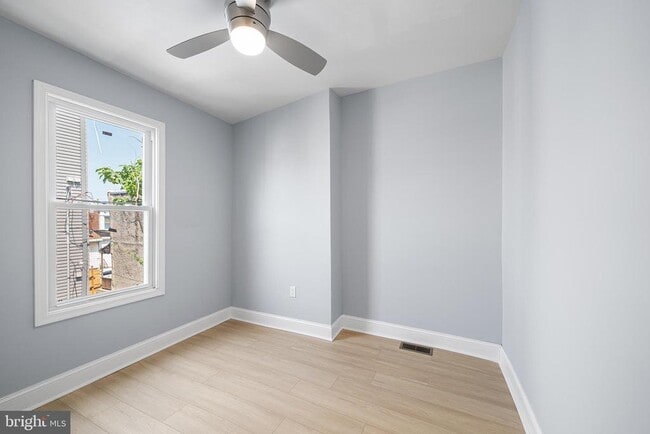 Building Photo - 56 N Yewdall St