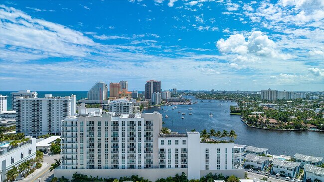 Building Photo - 401 N Birch Rd