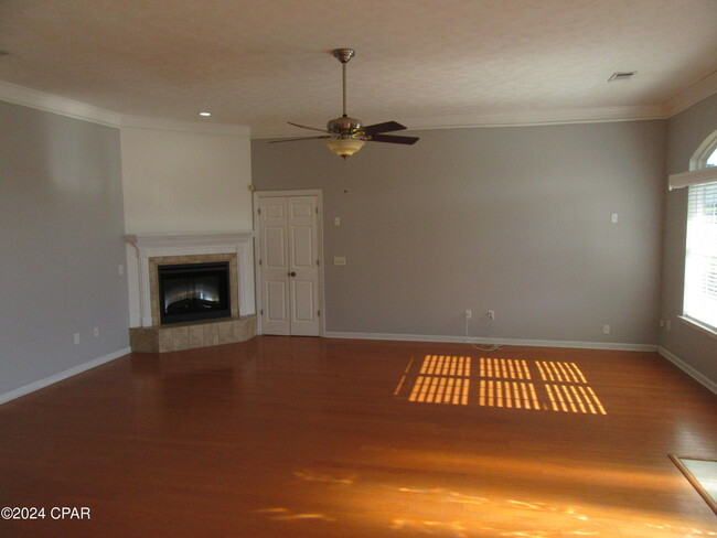 Building Photo - 918 Amber Way