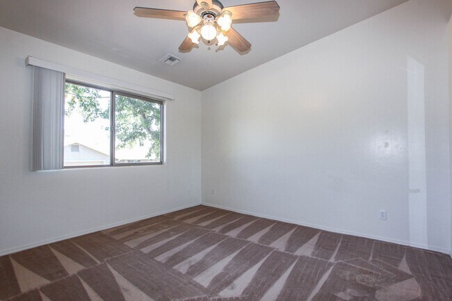 Building Photo - 8509 E Leigh Dr