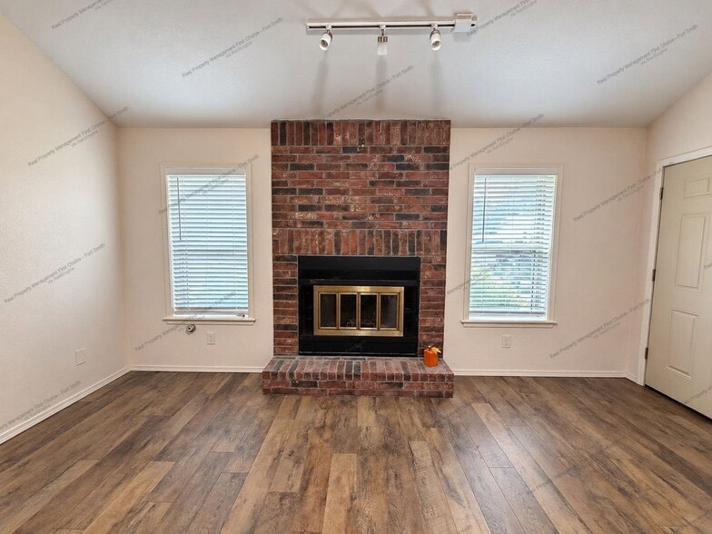 Building Photo - 1707 Brooken Hill Dr