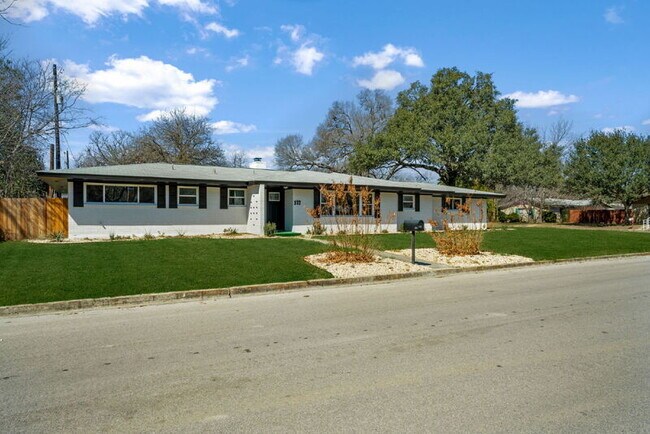 Building Photo - 192 Oriole Dr