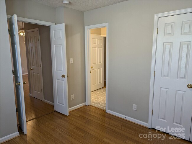 Building Photo - 152 Everett Park Dr