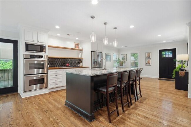 Building Photo - 847 S Mendenhall Rd