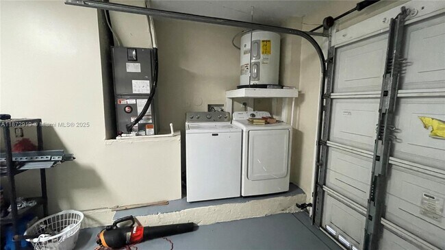 Building Photo - 6952 SW 148 Ln