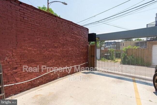 Building Photo - 715 Florida Ave NE