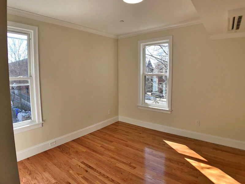 Building Photo - 12 Harris St