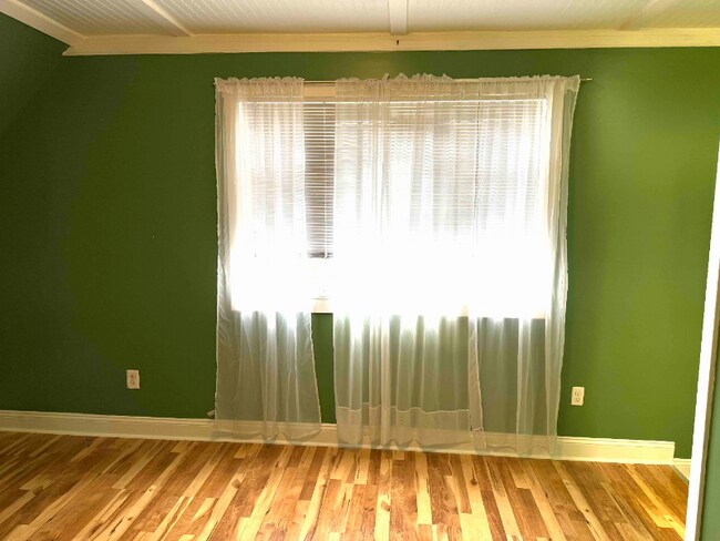 Building Photo - 123 Clearview Ave