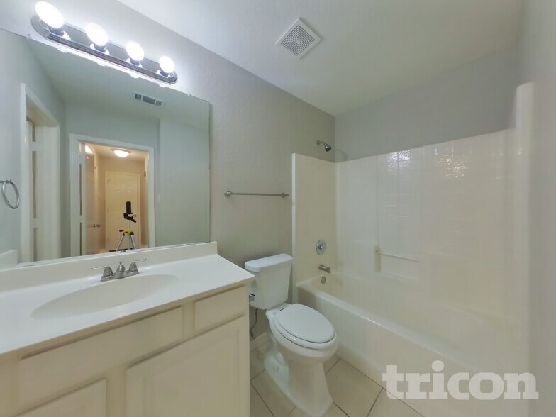 Building Photo - 6129 Tilapia Dr