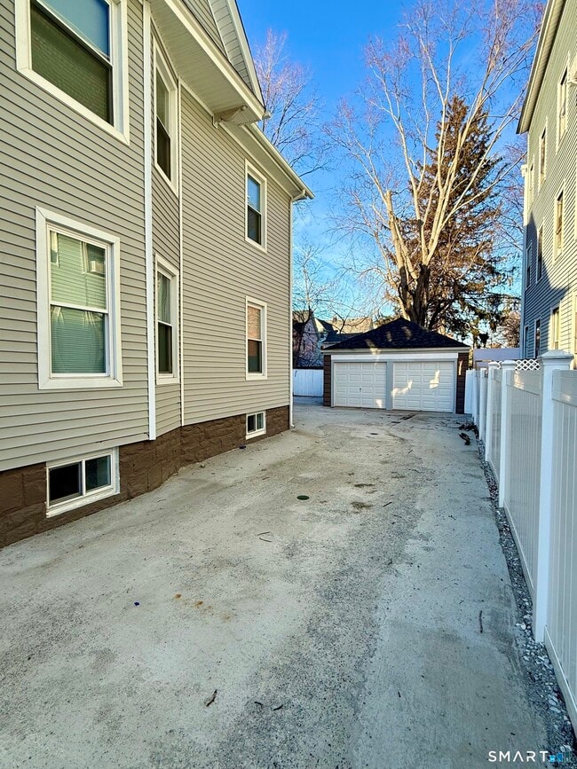 Building Photo - 414 Wood Ave