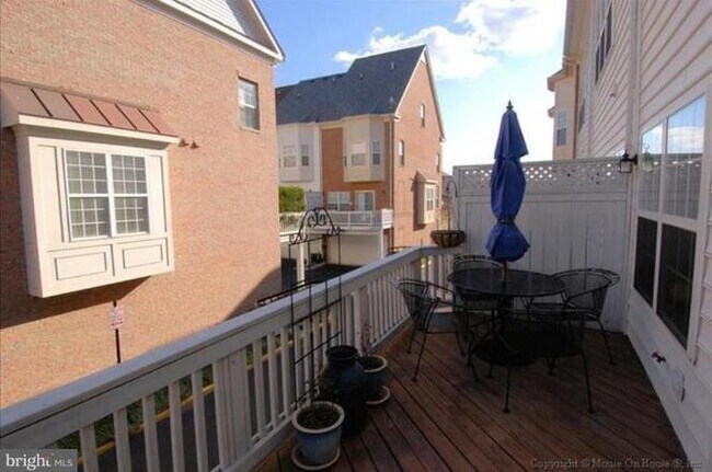 Patio - 650 9th St SW