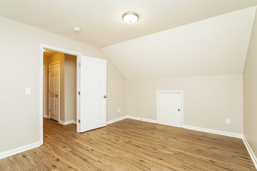 Building Photo - 152 Dreville Dr