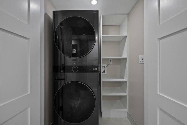 Building Photo - 5540 N Ocean Dr