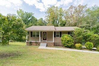 Building Photo - 3 Bedroom, 2 Bath Charmer in Ringgold, GA!!