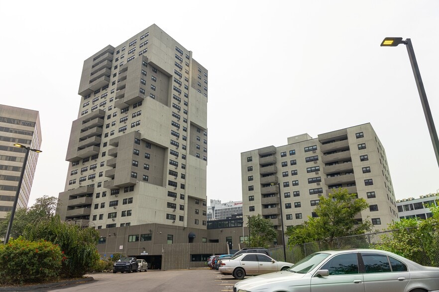 Primary Photo - Bayview Towers