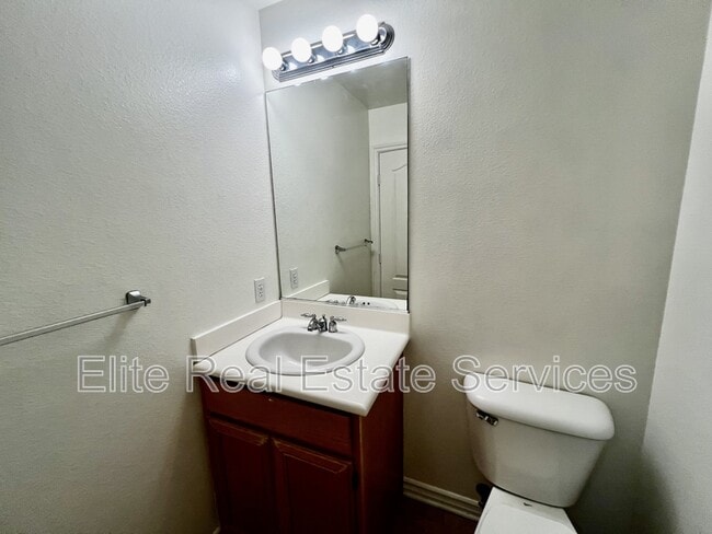 Building Photo - 750 Broadway