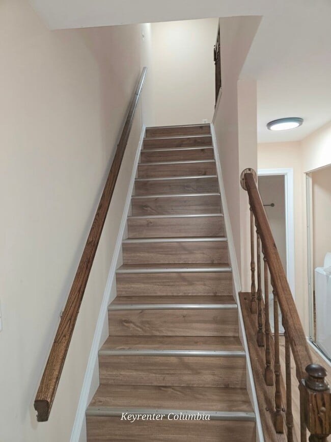 Building Photo - Beautiful 3BR Townhome in Burtonsville | Garage, Deck & Community Amenities