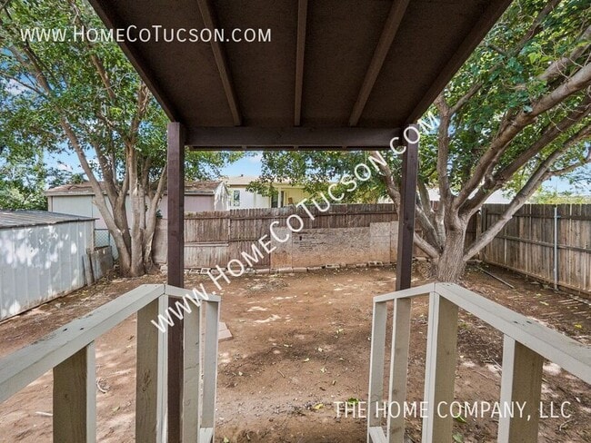 Building Photo - 2534 N Calle Segundo