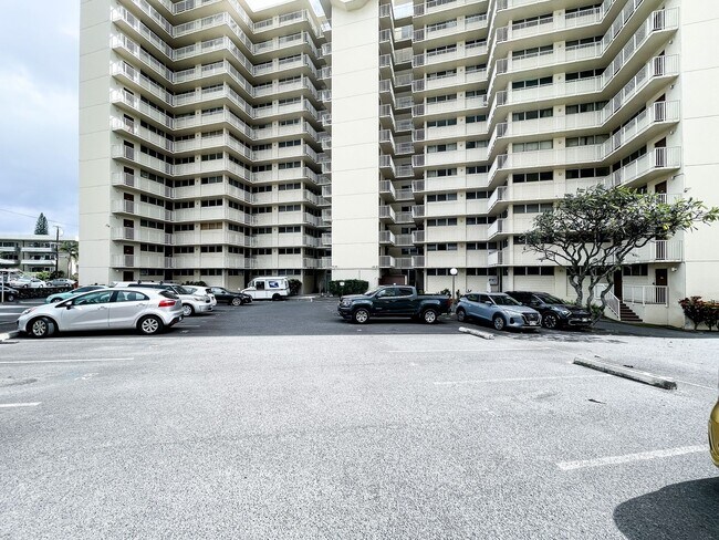 Building Photo - Centrally Located 2/1 with Parking!