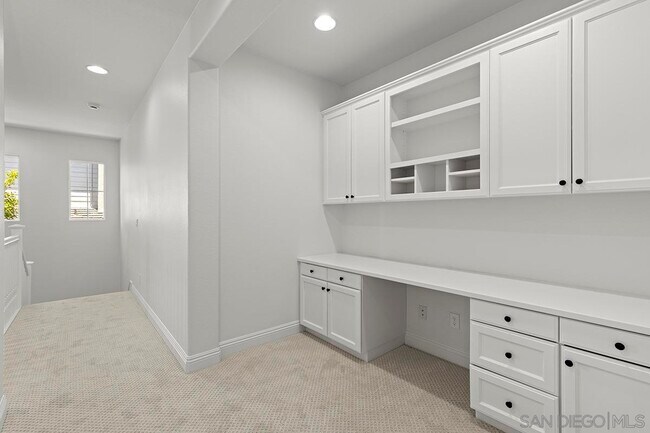 Building Photo - 6338 Huntington Dr