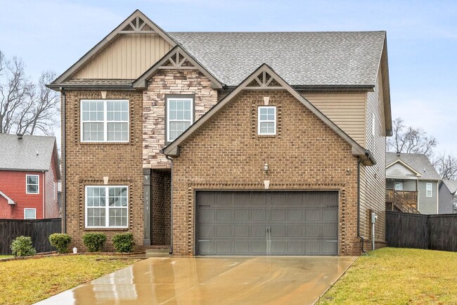 Primary Photo - Beautiful Large Home on Dead End Street in...