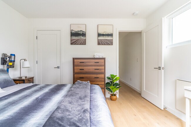 Building Photo - 5109C Phinney Ave N