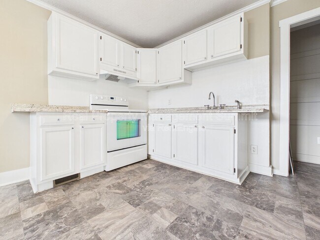 Building Photo - 2501 N Augusta St