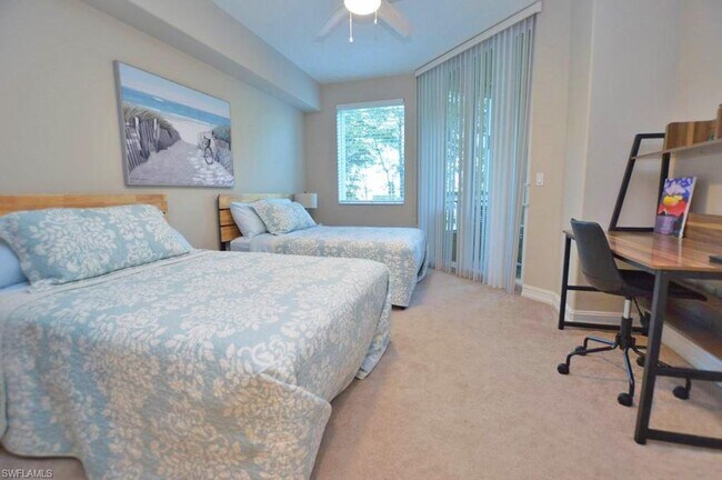 Building Photo - Beautifully decorated split 2/2 in stunnin...