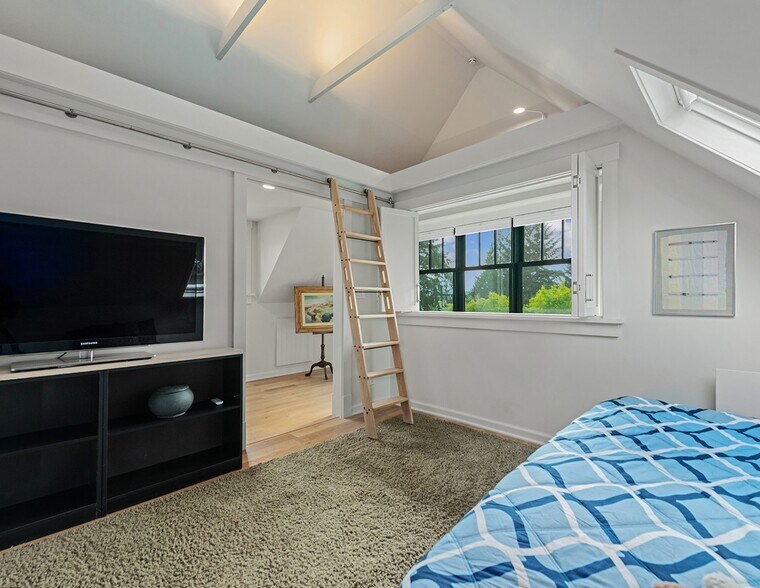Building Photo - 7541 Seward Park Ave S