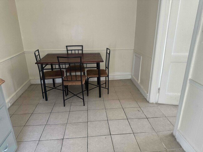 Building Photo - 8xx Foulkrod St